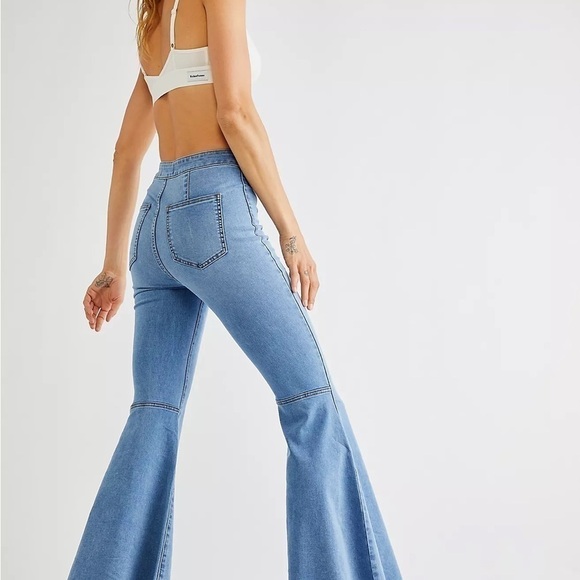 Free People Bellbottom jeans Size 26 - Picture 1 of 15